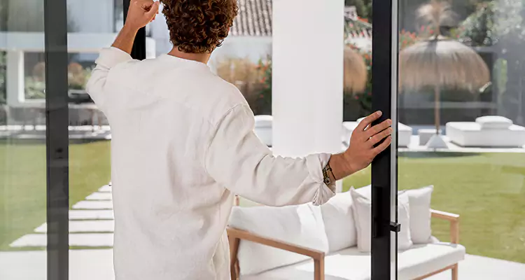 Sliding Screen Door Maintenance for Closing Issues in Citrus Park, FL